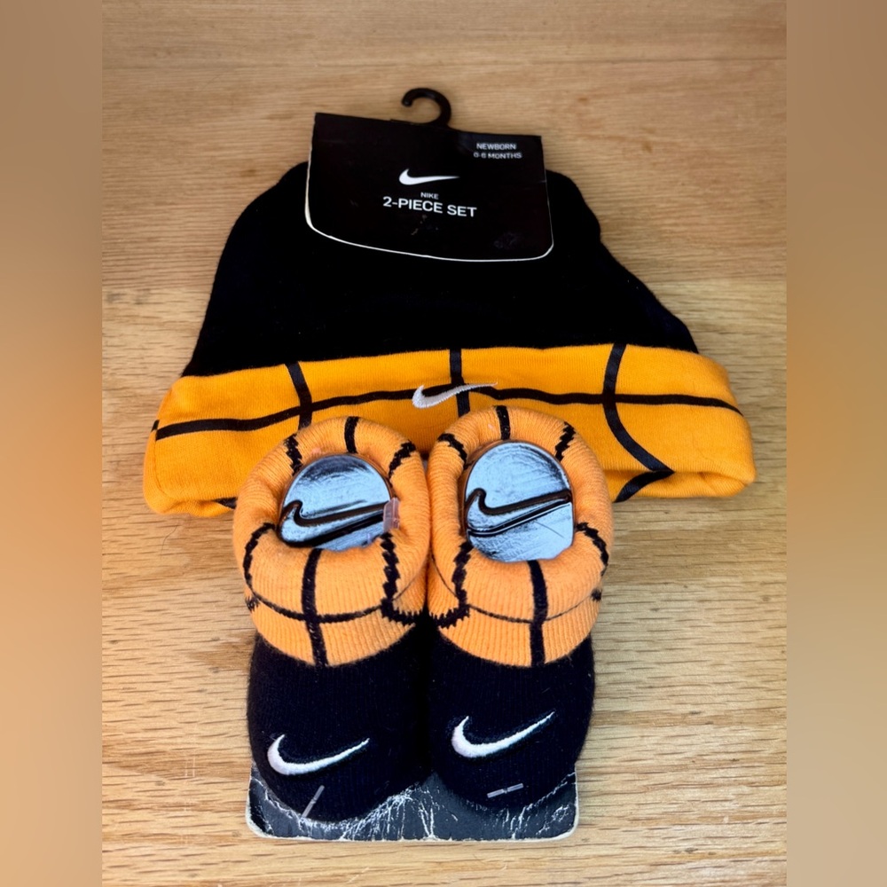 Baby Nike Basketball Set Beanie Hat & Booties newborn 0-6 months